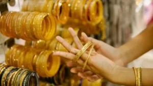 سعر الذهب عيار 21 اليوم 26 نوفمبر 2025 يواصل ارتفاعه وسط تقلبات السوق العالمي